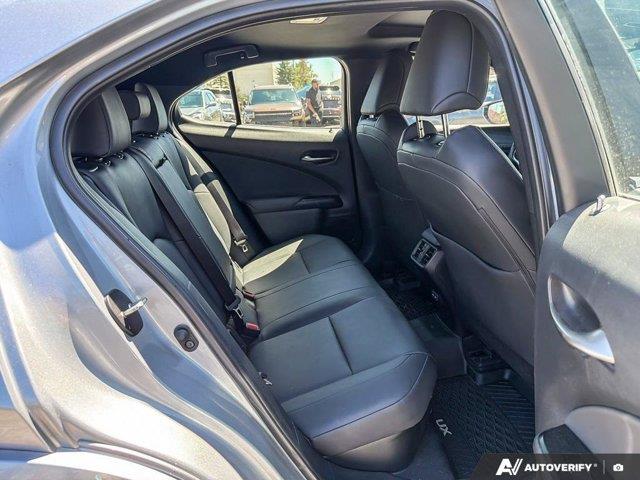 lexus UX 2023 - 24