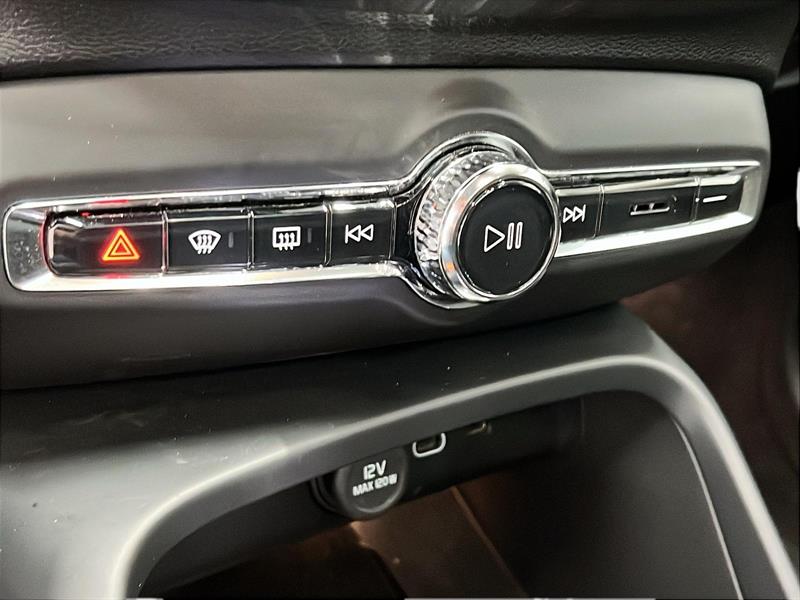 volvo XC40 2023 - 17