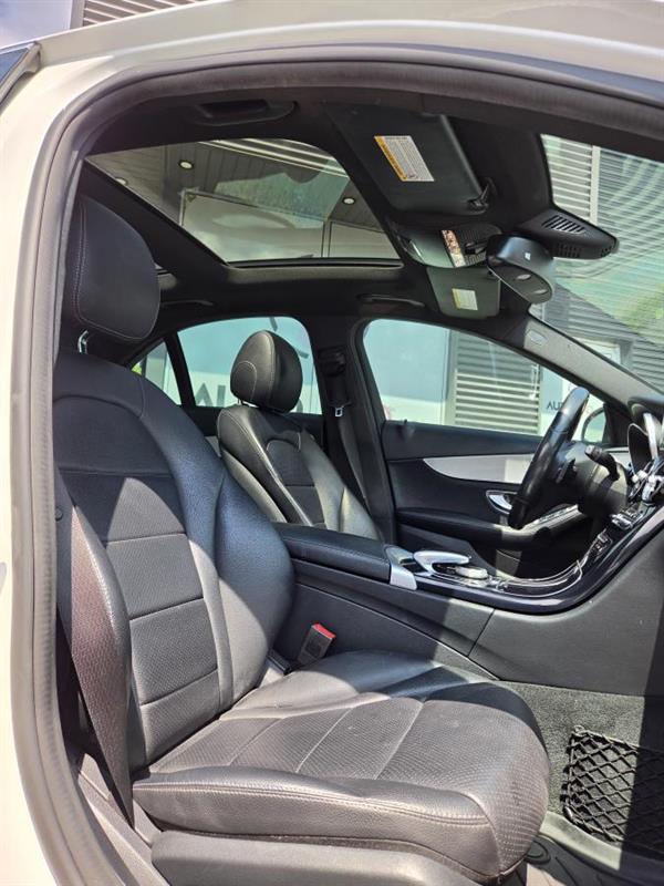 mercedes-benz C 300 2018 - 11