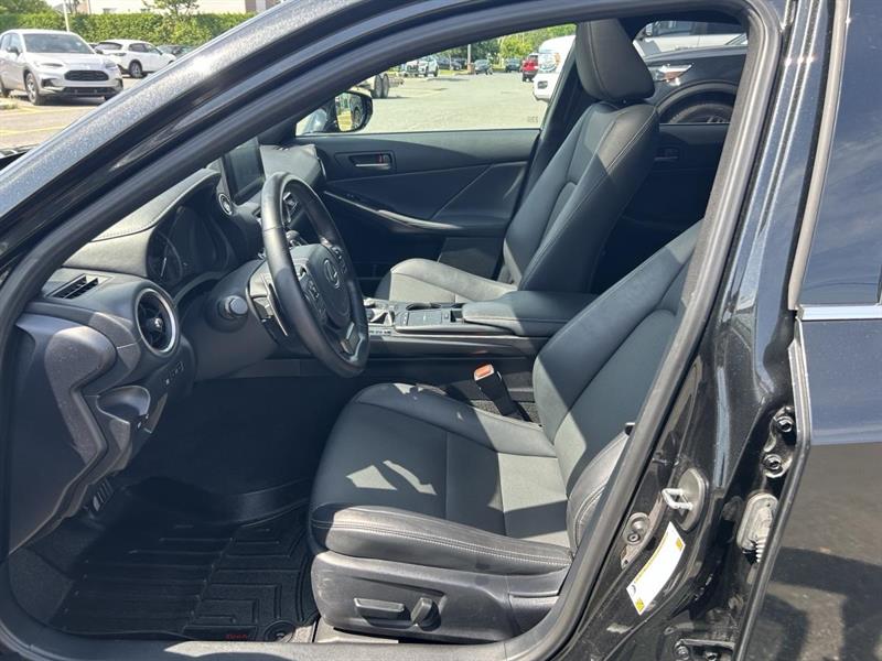 lexus IS 300 2021 - 10