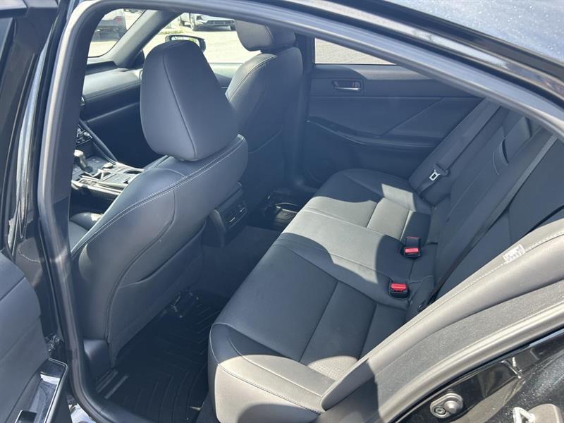 lexus IS 300 2021 - 14