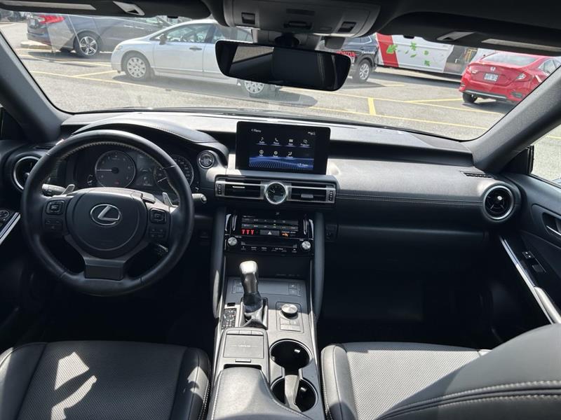 lexus IS 300 2021 - 16