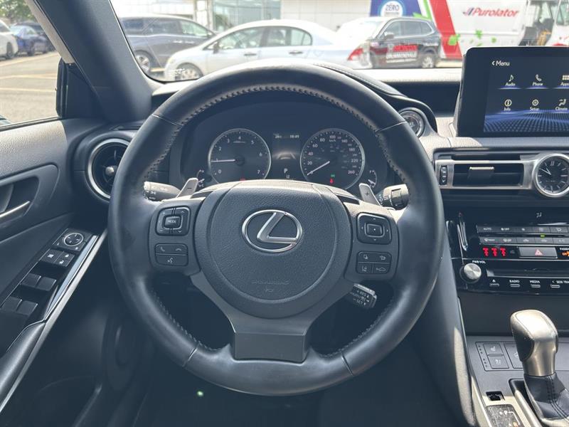 lexus IS 300 2021 - 17