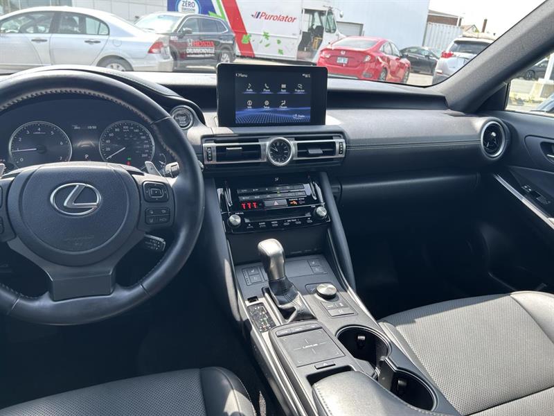 lexus IS 300 2021 - 23