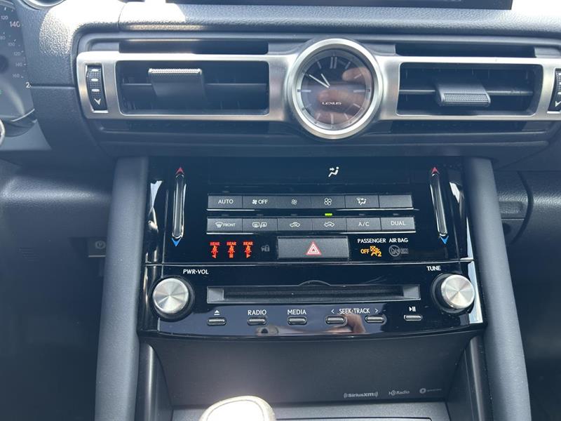 lexus IS 300 2021 - 26