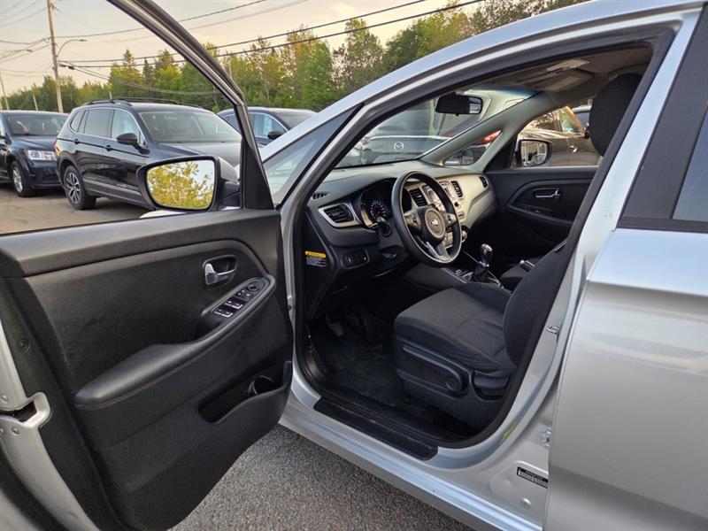 kia Rondo 2015 - 9