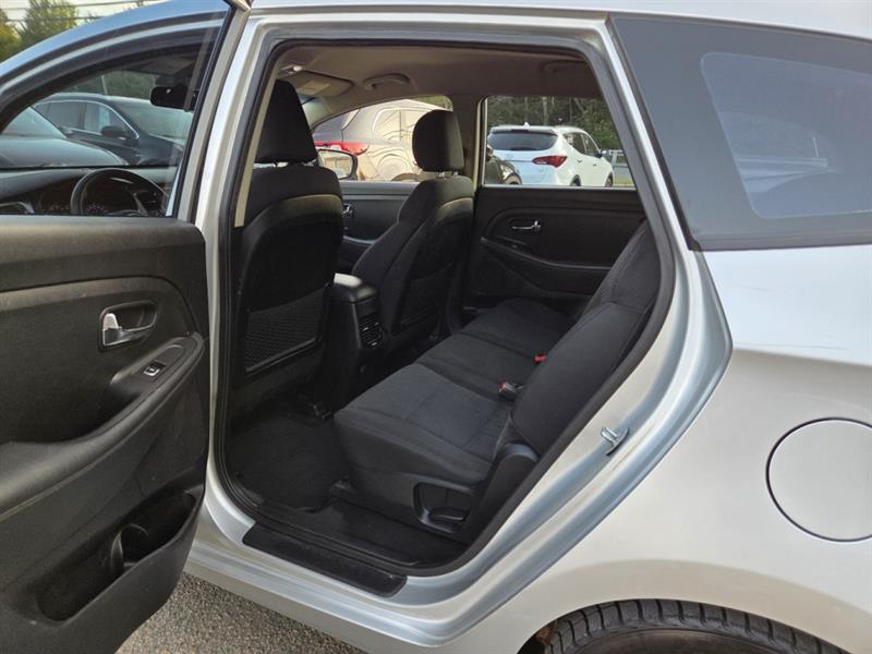 kia Rondo 2015 - 11
