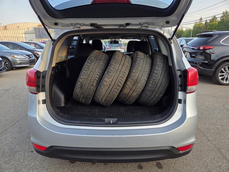 kia Rondo 2015 - 13