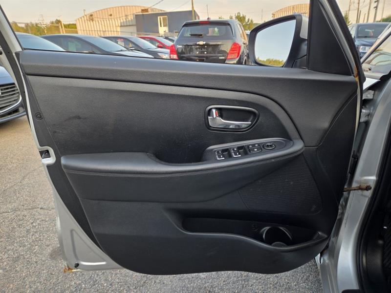 kia Rondo 2015 - 23