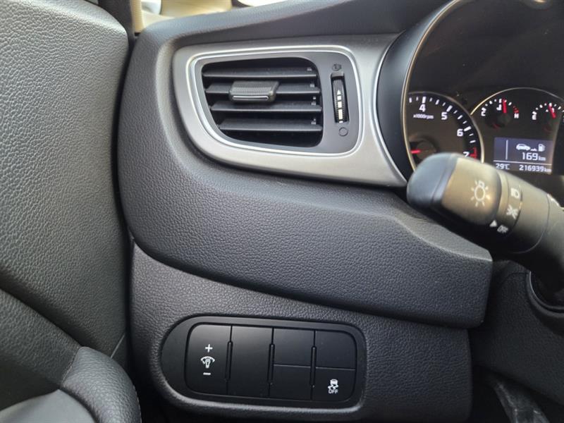 kia Rondo 2015 - 25