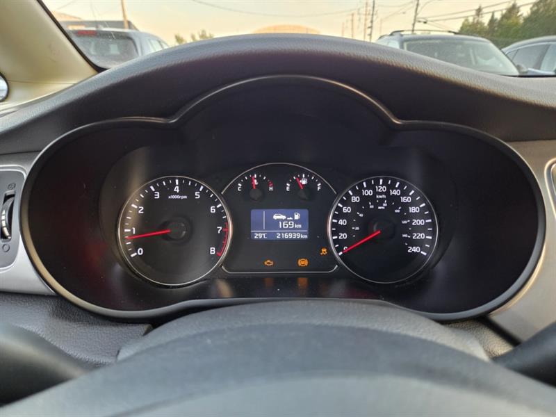 kia Rondo 2015 - 27