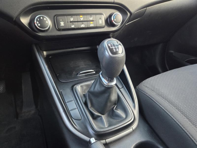 kia Rondo 2015 - 28