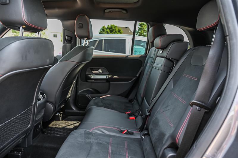 mercedes-benz GLB250 2022 - 17