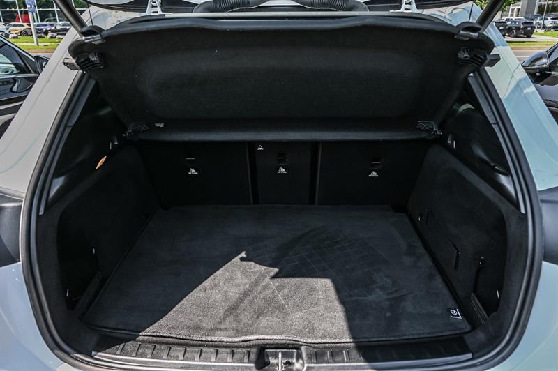 mercedes-benz GLA250 2023 - 12