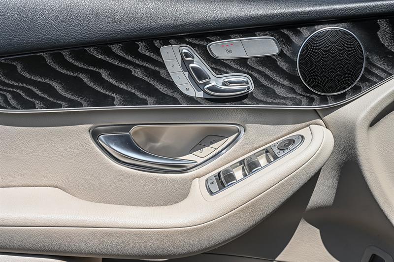 mercedes-benz GLC300 2020 - 19
