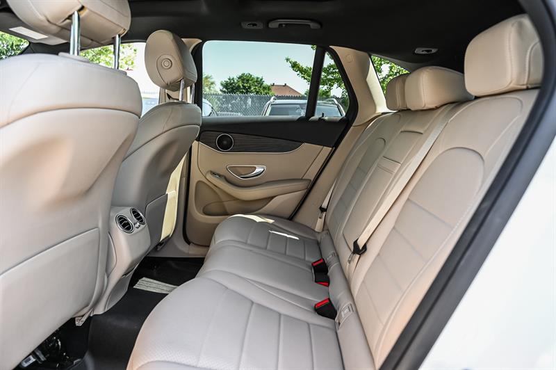 mercedes-benz GLC300 2020 - 25