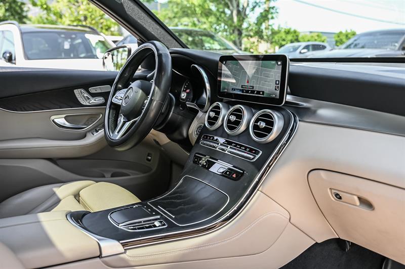 mercedes-benz GLC300 2020 - 29