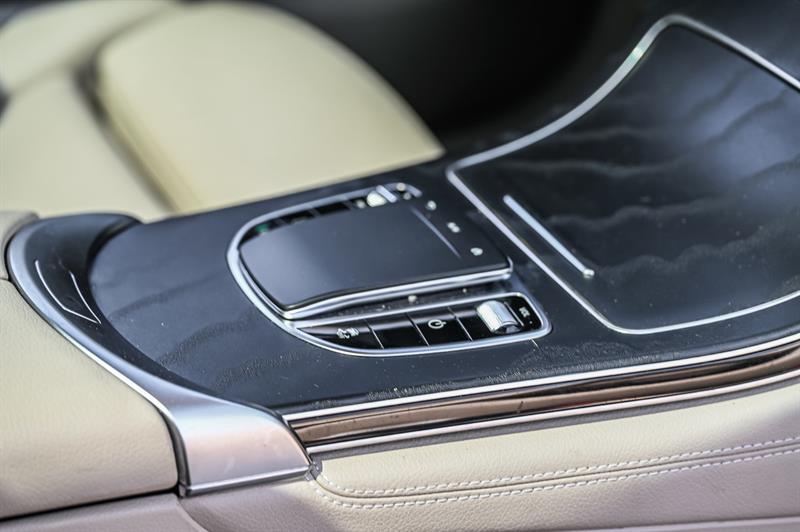 mercedes-benz GLC300 2020 - 30