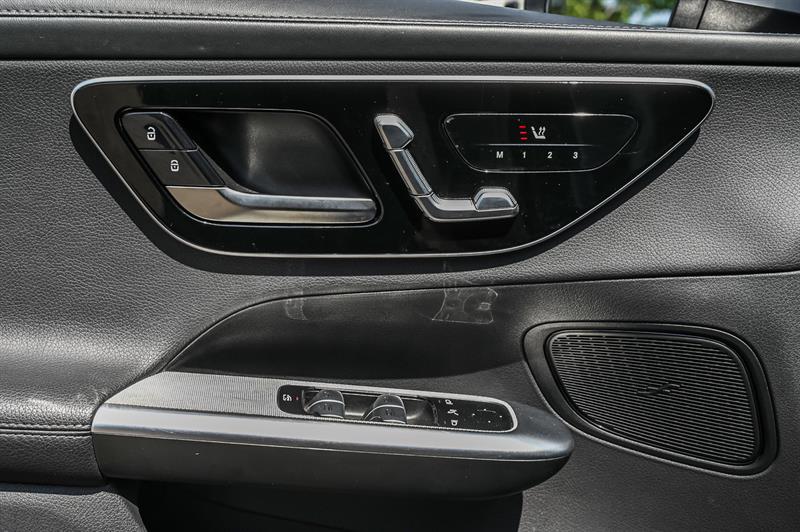 mercedes-benz GLC300 2023 - 18
