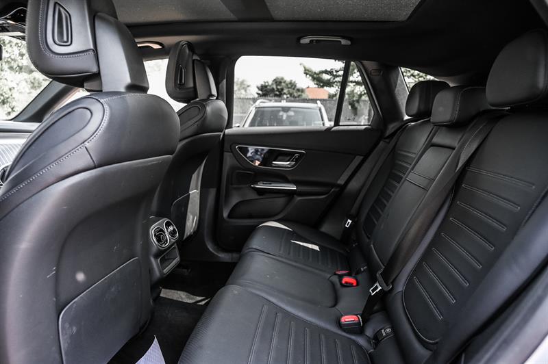 mercedes-benz GLC300 2023 - 26