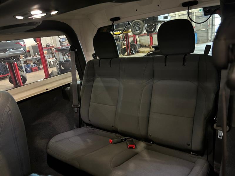 jeep Wrangler 2022 - 27