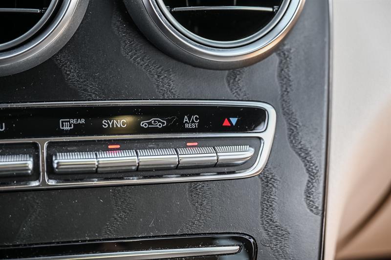 mercedes-benz GLC300 2020 - 24