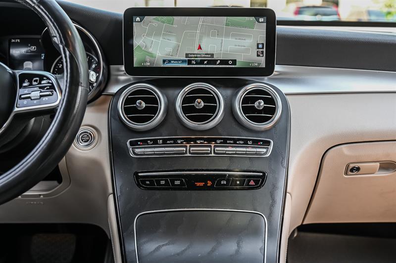 mercedes-benz GLC300 2020 - 28