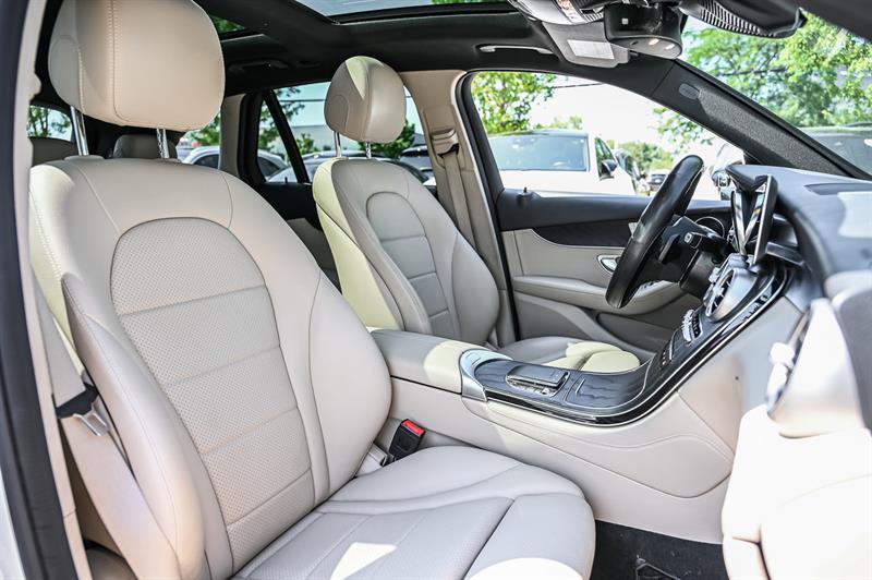 mercedes-benz GLC300 2020 - 31