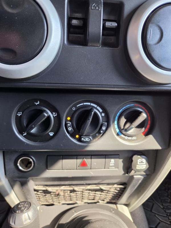 jeep Wrangler 2010 - 17