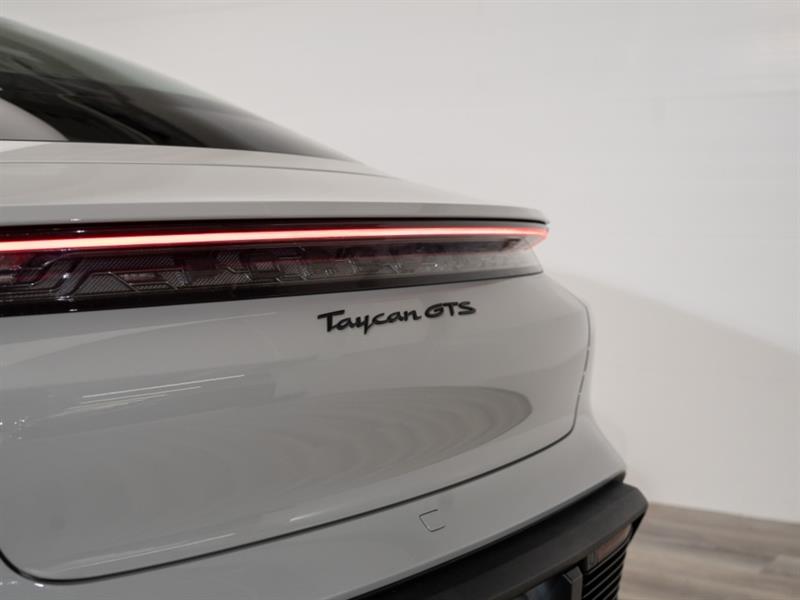 porsche Taycan 2023 - 12