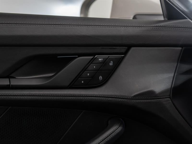 porsche Taycan 2023 - 19