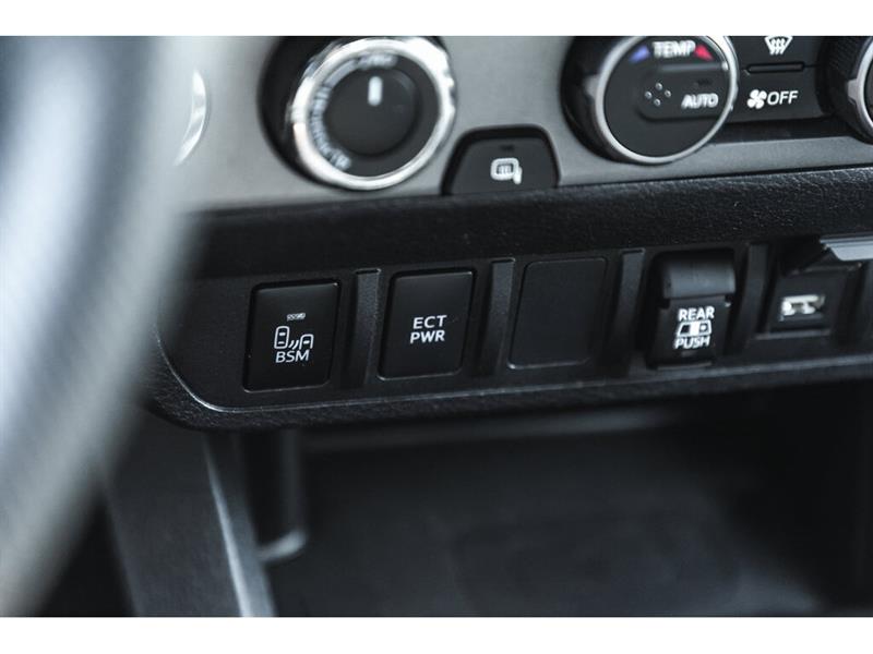 toyota Tacoma 2021 - 32