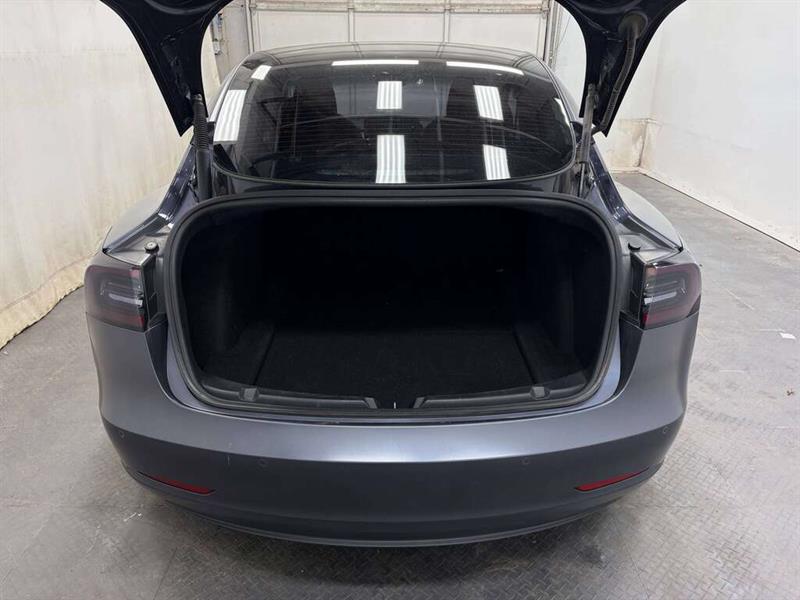tesla Model 3 2022 - 8