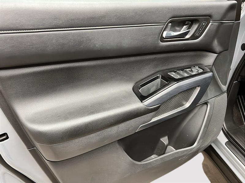 nissan Pathfinder 2023 - 27
