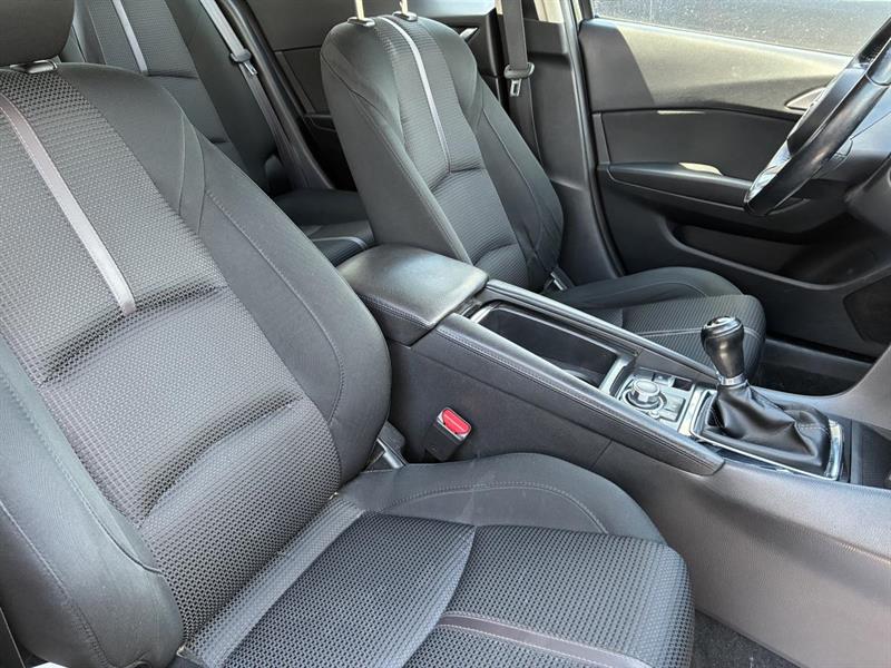 mazda Mazda3 2018 - 17