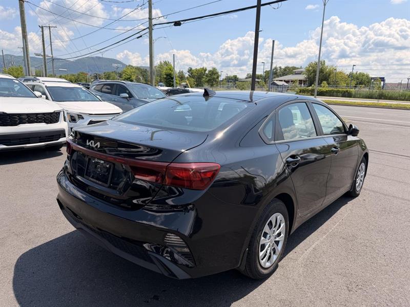 kia Forte 2023 - 11