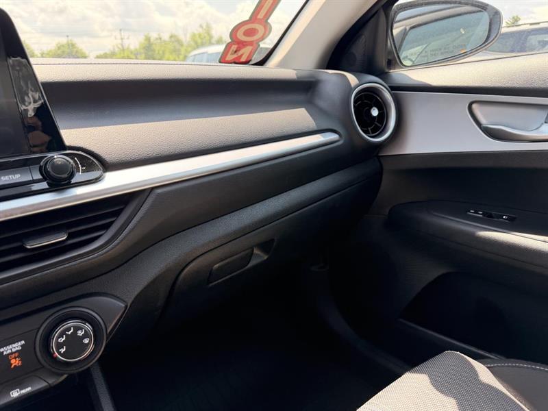 kia Forte 2023 - 31