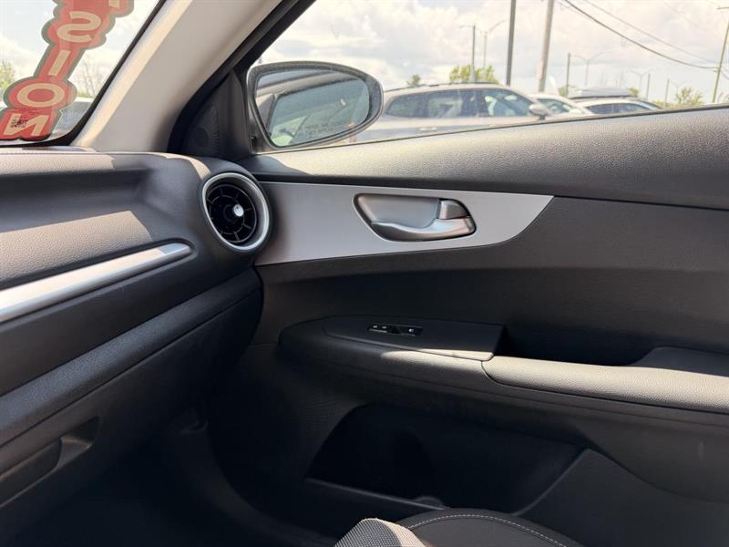 kia Forte 2023 - 32
