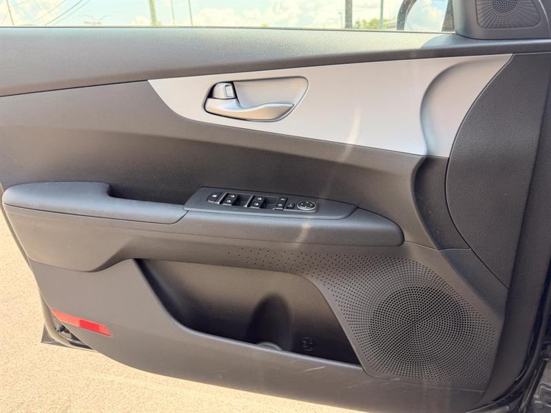 kia Forte 2023 - 34