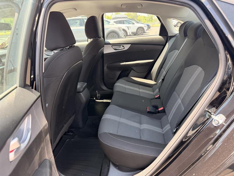 kia Forte 2023 - 36