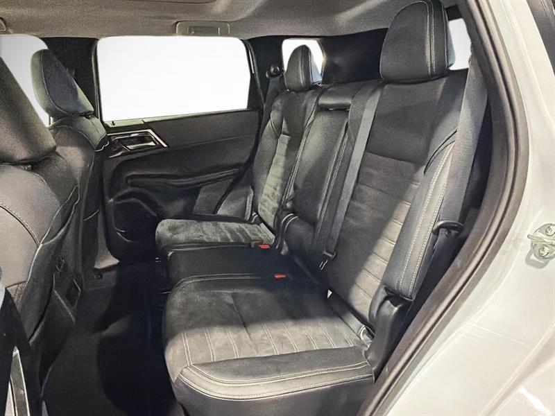 mitsubishi Outlander rechargeable 2025 - 9