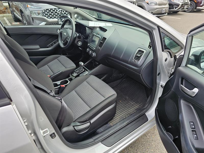 kia Forte 2018 - 11