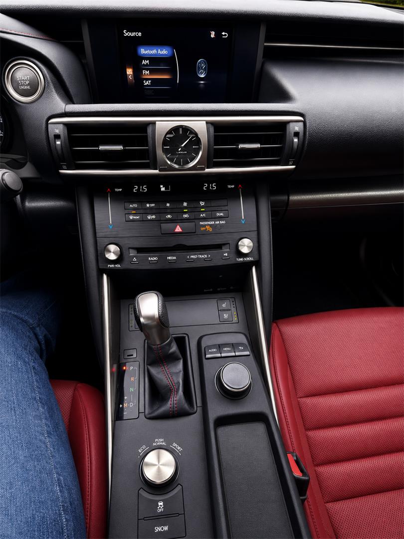 lexus IS 2018 - 20