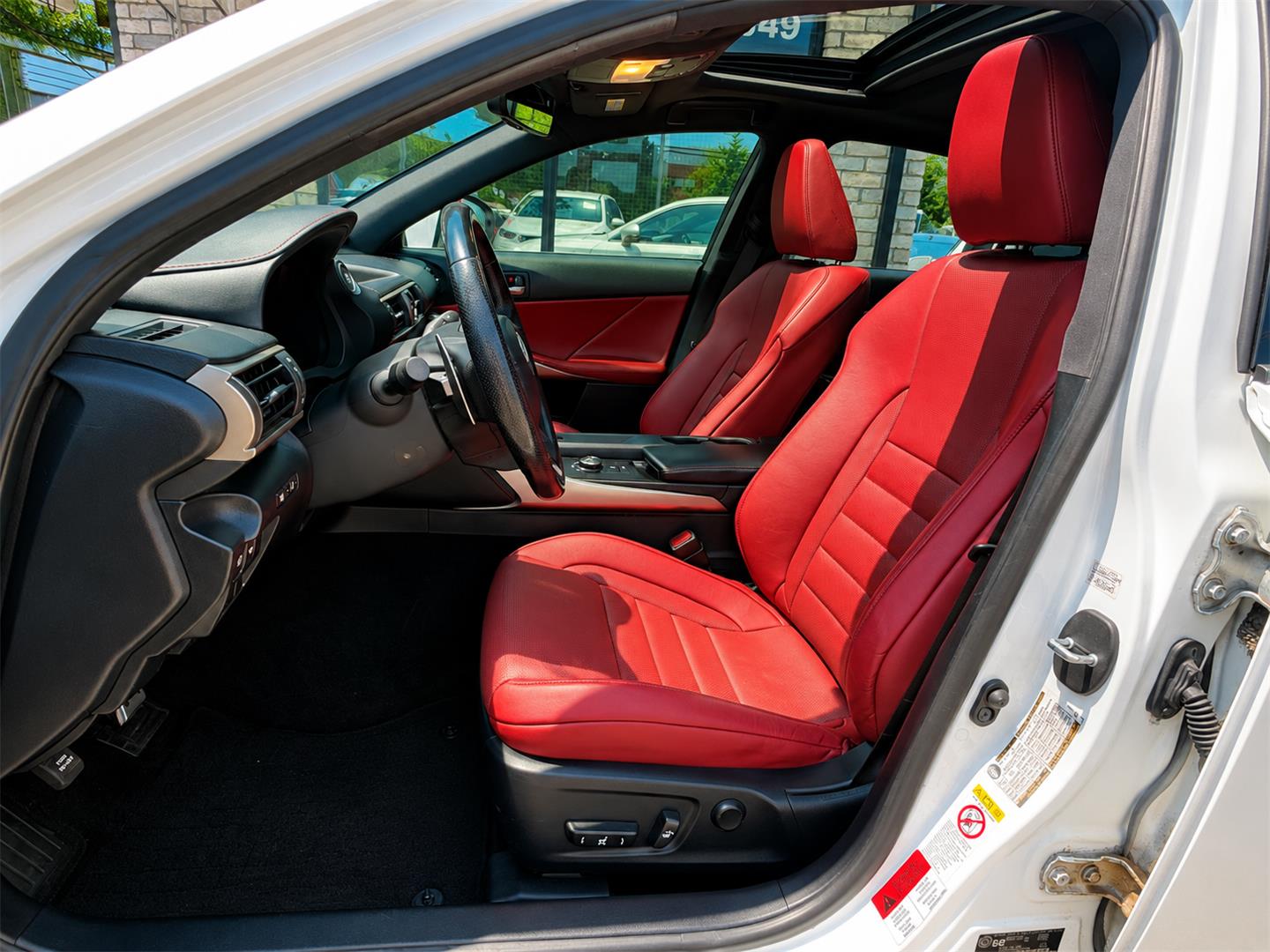 lexus IS 2018 - 26