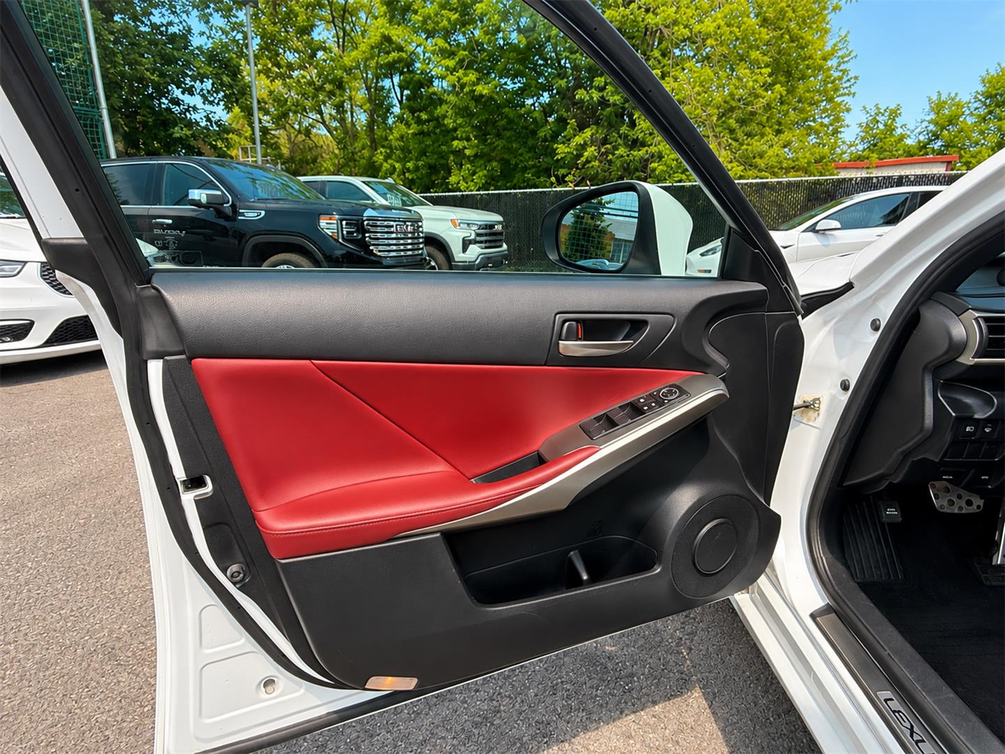 lexus IS 2018 - 27