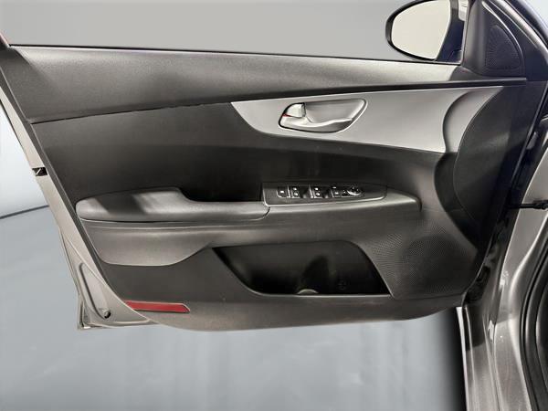 kia Forte 2024 - 11