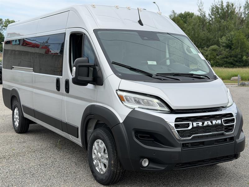 ram ProMaster fourgon vitré 2025