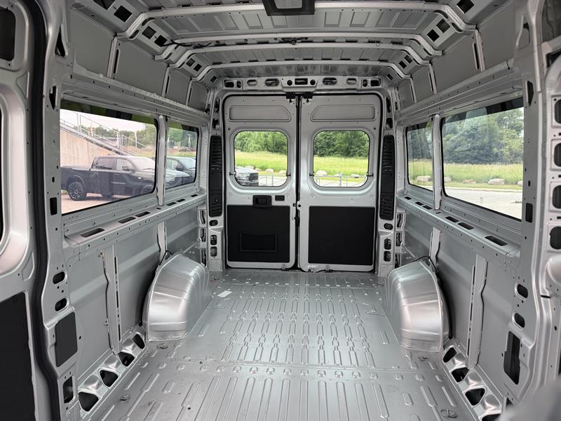 ram ProMaster fourgon vitré 2025 - 11