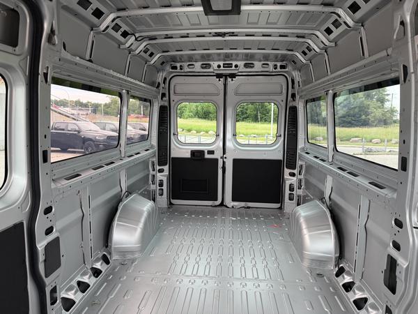 ram ProMaster fourgon vitré 2025 - 11