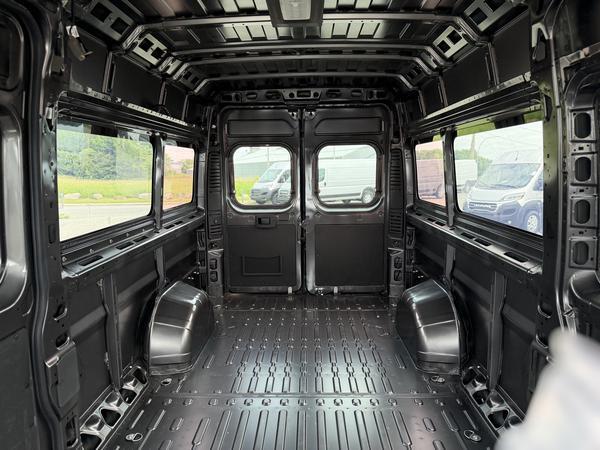 ram ProMaster fourgon vitré 2025 - 11